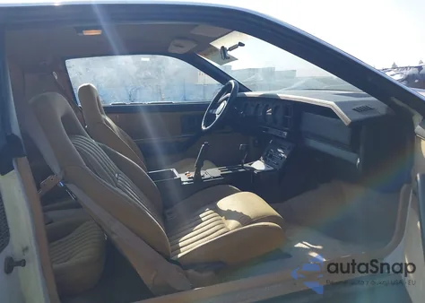 1982 Pontiac Firebird Trans Am z USA, uszkodzony, nr VIN 1G2AW87H7CL564815